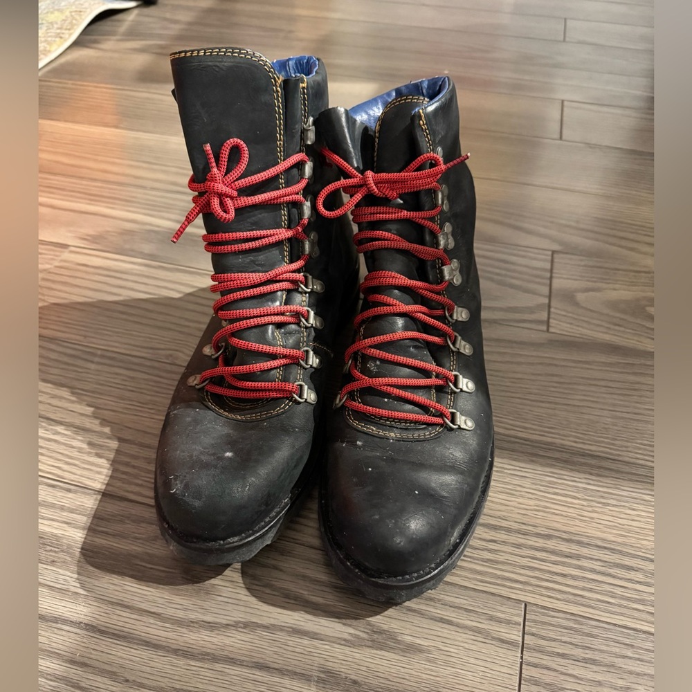 Men’s Fluevog boots.